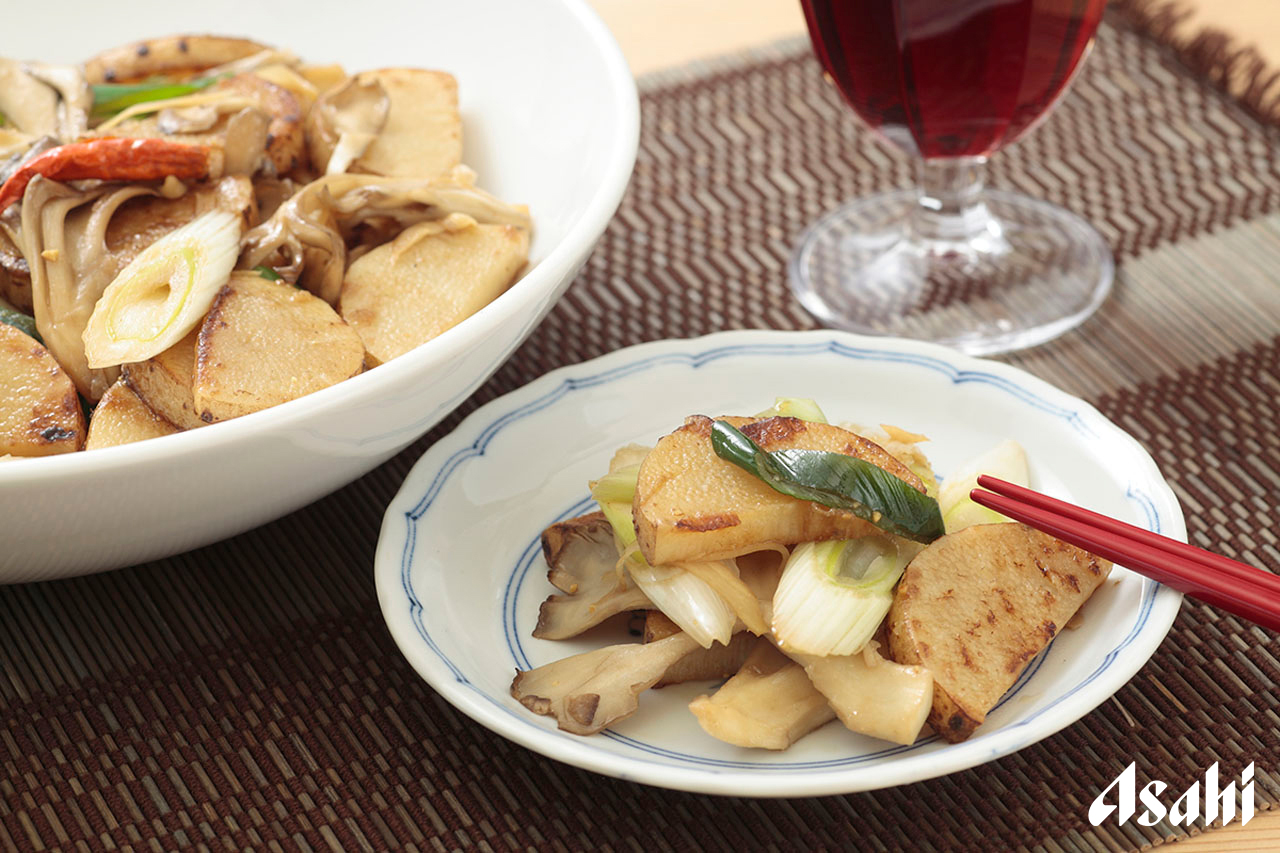 ローストサツマイモとご飯にスパイシーなタイのピーナッツソースをかけるレシピ